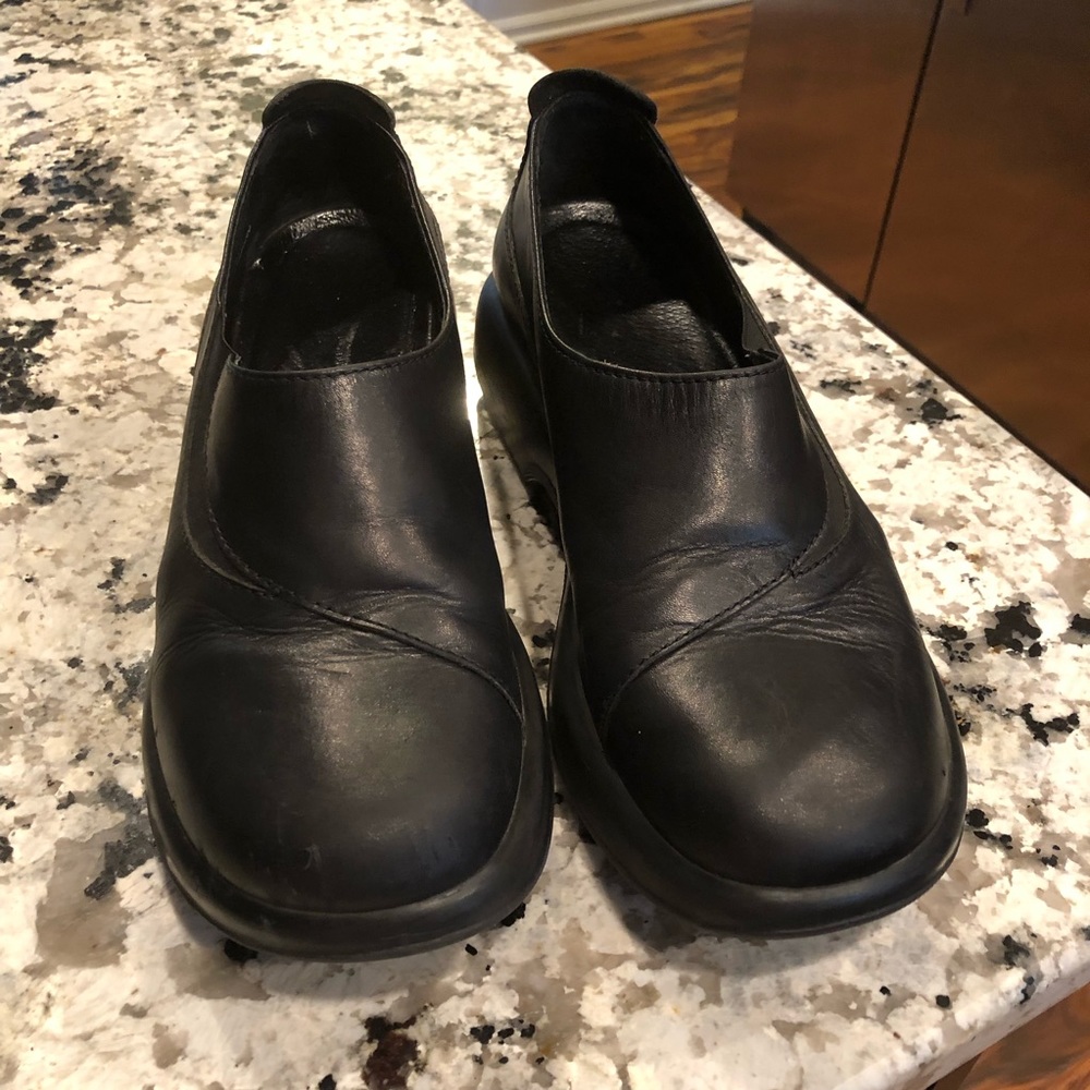 Dansko black leather slip on clogs size 40 Eur